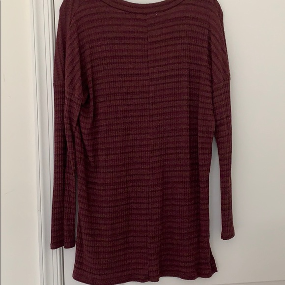 Maroon v-neck long sleeve tunic - Picture 4 of 4